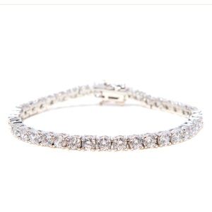 BP STUNNING CRYSTAL & SILVER TENNIS BRACELET! 💎 💗 😍